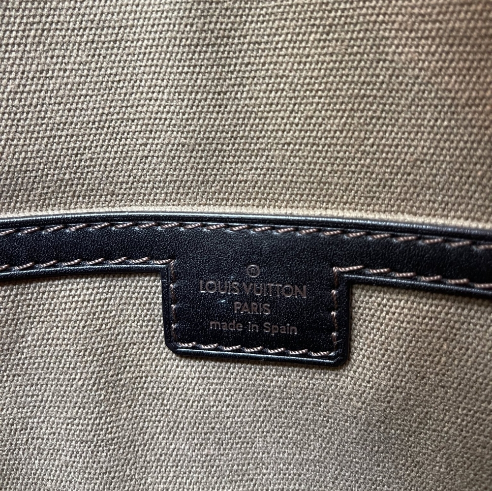 Louis Vuitton Shawnee Messenger Bag (Authentic) - Picture 6 of 11